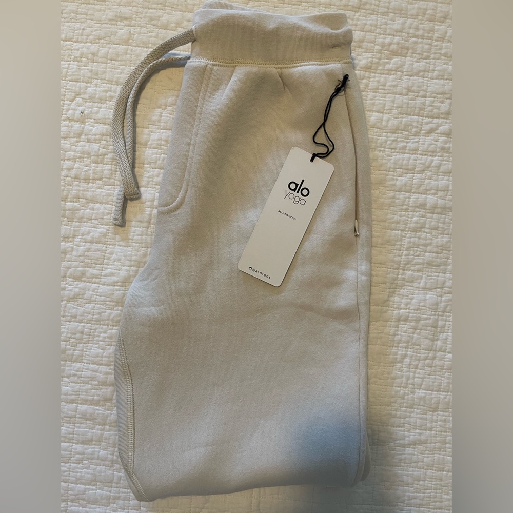 NWT Alo Yoga Triumph Sweatpants